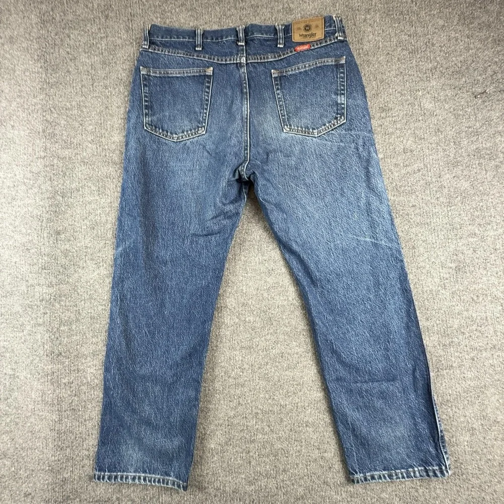 Wrangler Jeans Mens 38x30 Blue Medium Wash Denim Regular Straight Leg 96501MR